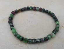 Charger l'image dans la galerie, Rubis sur Zoïsite